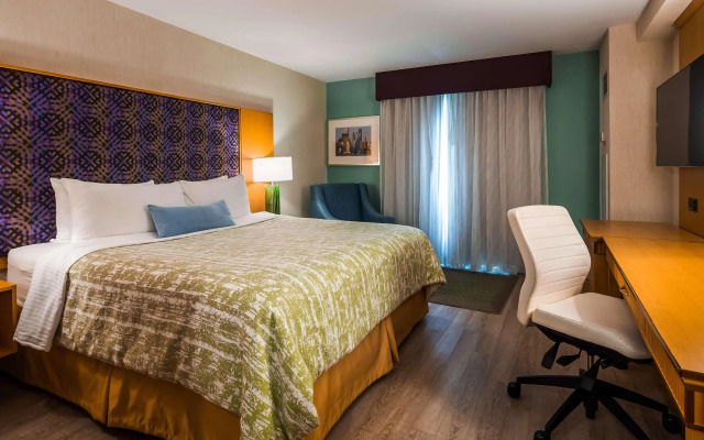 Best Western Premier Toronto Airport Carlingview Hotel