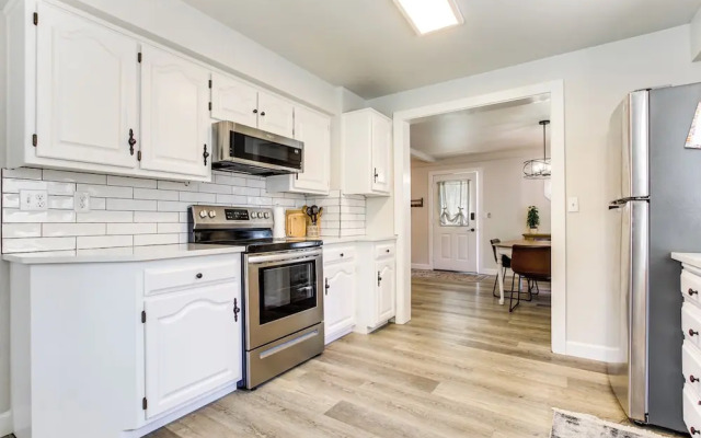 Charming Appleton Getaway ~ 3 Mi to Downtown!