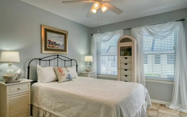 Harry's Beach House - 2 Br Condo