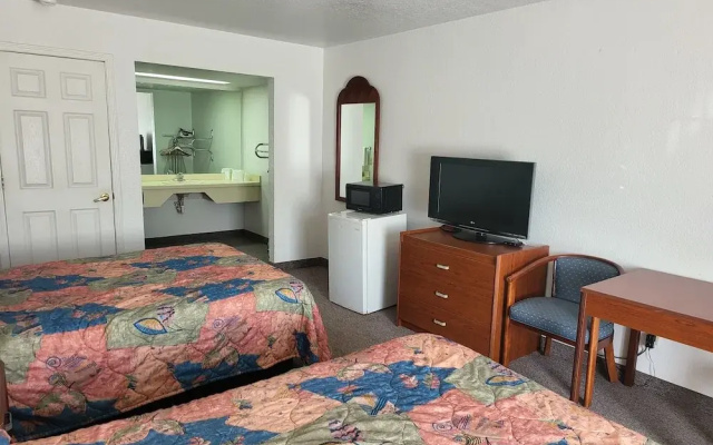 Blue Ribbon Inn and Suites