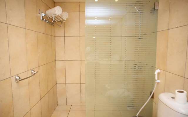 Queen's Suite Hotel