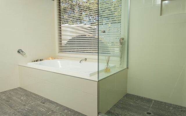 Tura Beachhouse in Dolphin Cove