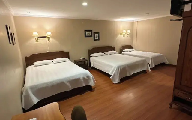 Hotel & Suites El Quijote
