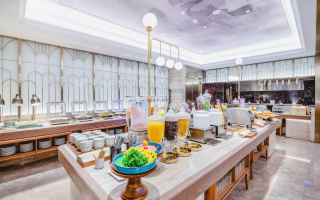 Mercure Chongqing Jiefangbei Hongya Cave