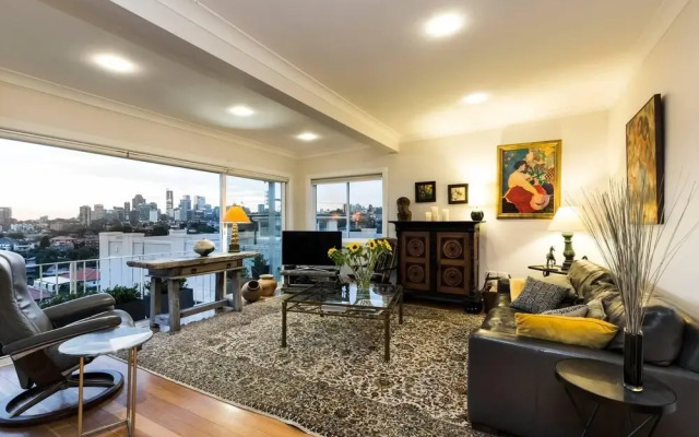 Deco Penthouse With Sydney Harbour Views