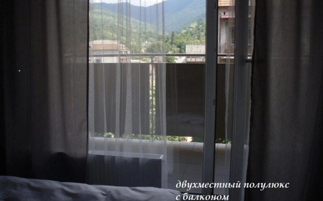 Rakhiv Hotel & Apartments