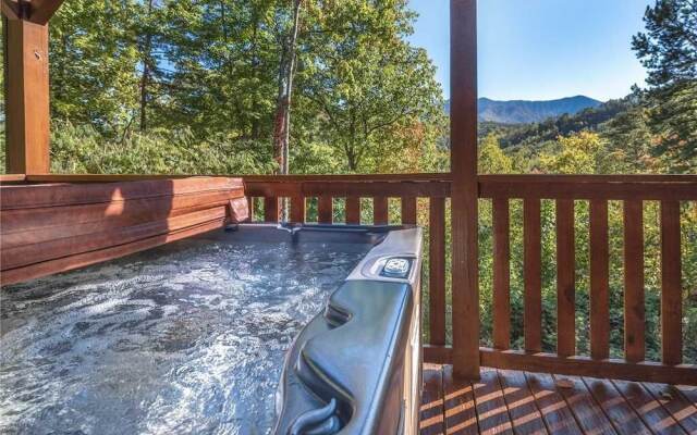 Triple Mountain View - Three Bedroom Cabin