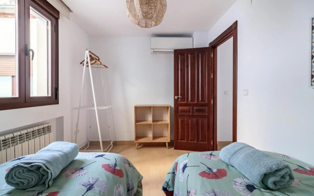 Beautiful Duplex-City Center. Parking by the house