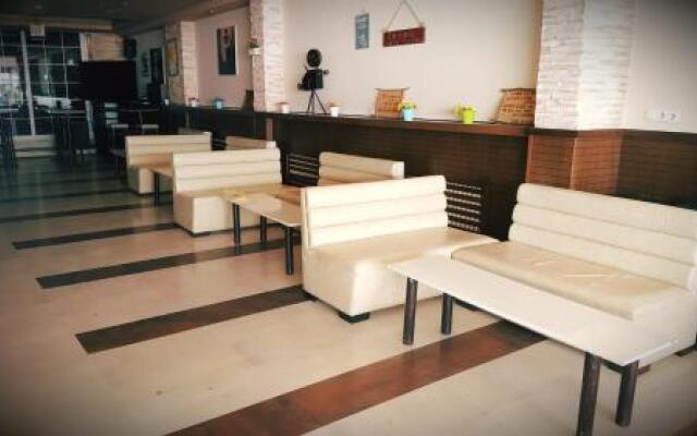 Art Theatre Caffe - River view Hotel