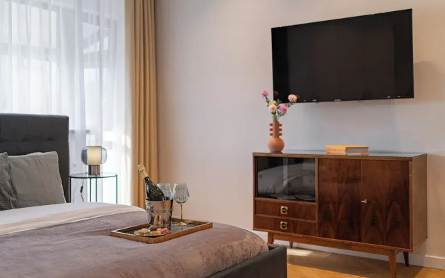 Vibrant & Spacious 3BR Condos on Amzei