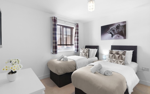 Stylish 3 Bedroom Home with Garden