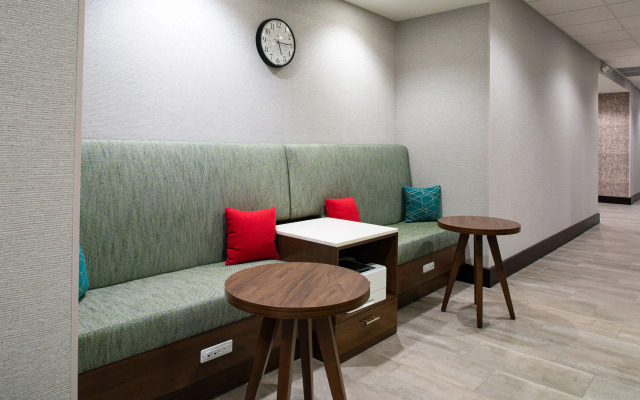 Hampton Inn & Suites Adrian