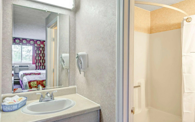 Spark by Hilton Portland Airport Maine Mall