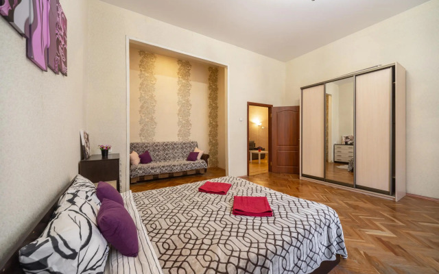 на Литейном 9