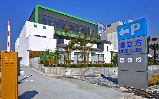 DiveCube Hotel