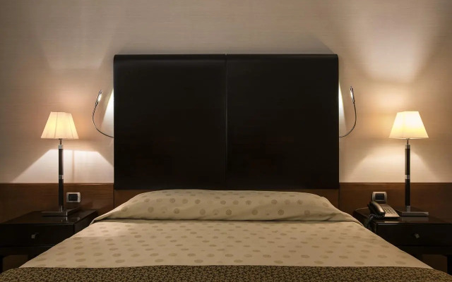 Fly On Hotel