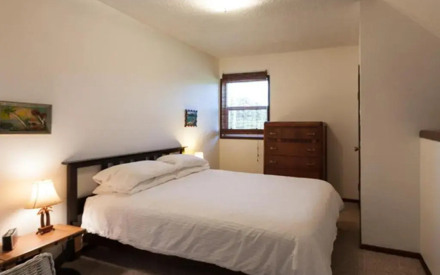 Heartbreak-Rvr/Mt View-4BR/2BA