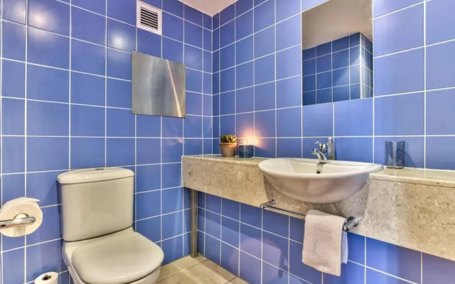 Couples Retreat, Bar, Library, 24 hour Security