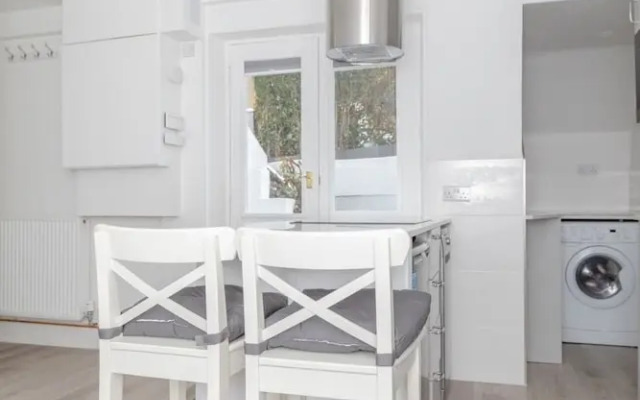 Sleek & Well-connected Studio Flat Archway!