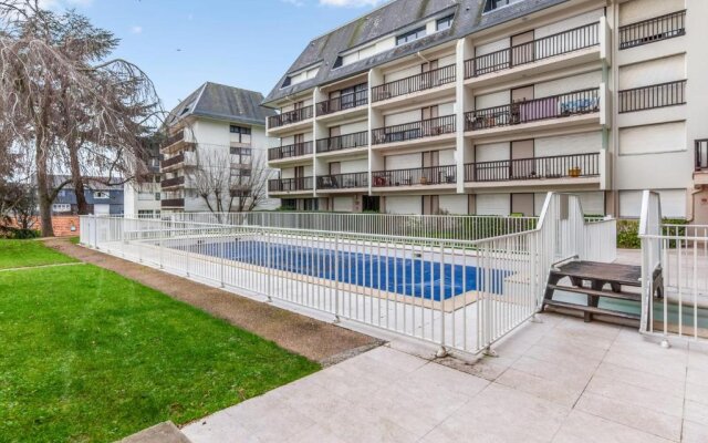 Charming 1br with balcony & pool nearby Trouville-sur-Mer station - Welkeys