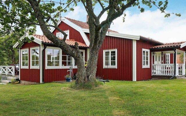 6 Person Holiday Home in Blomstermala