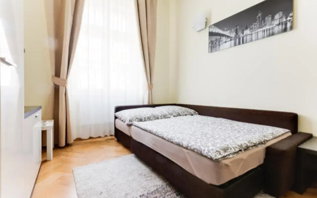 Apartment Halkova 5