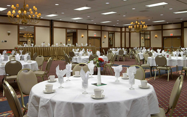 Roosevelt Grand Dakota, SureStay Collection by Best Western