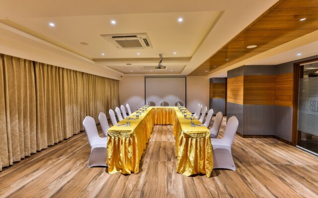 Hotel Vbr Grand Inn