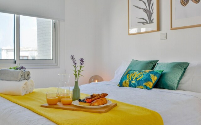 Phaedrus Living: Seaside Residence Lighthouse 70