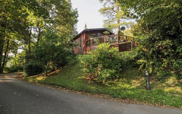 Tree House, Partial Lake Views