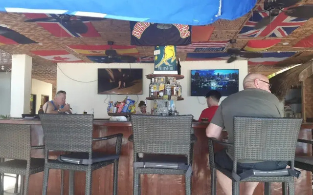 Birdwatchers Beachfront Hotel Panglao