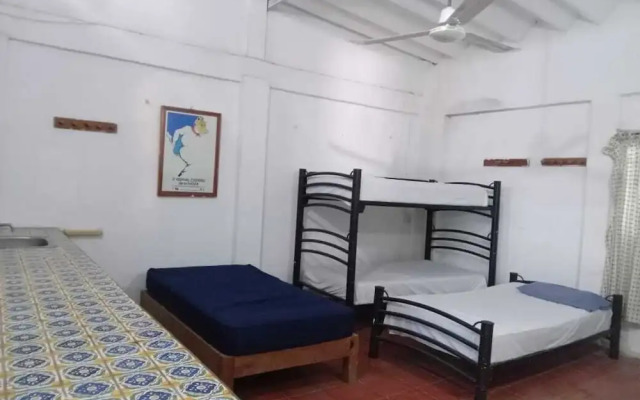 Hotel & Hostal Mayflower