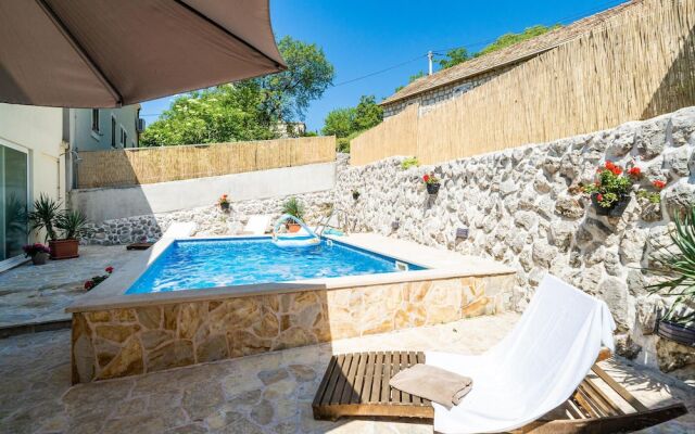 Awesome Home in Drvenik With Wifi and 5 Bedrooms