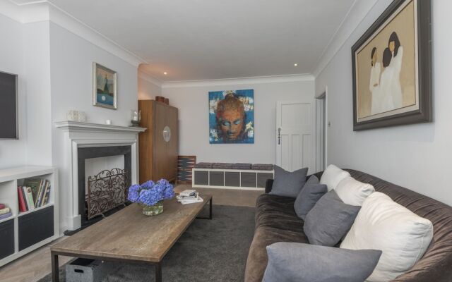 Fashionable Family home in Southfields