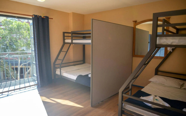Boardrider Backpacker & Budget Motel