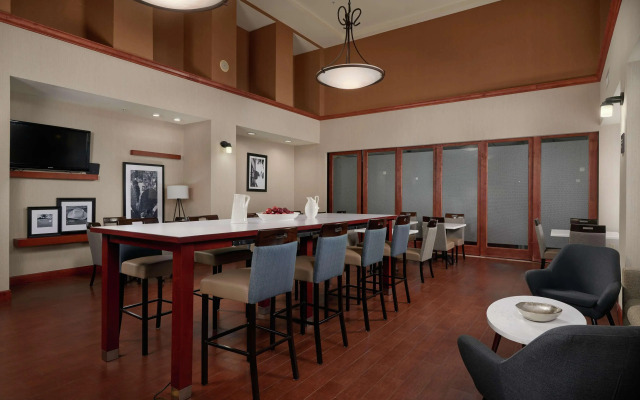 Hampton Inn & Suites Phoenix-Surprise