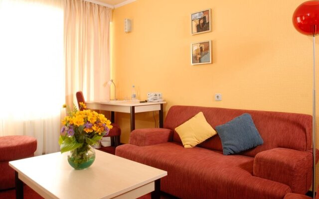 7 Days Hotel Kamyanets-Podilskyi