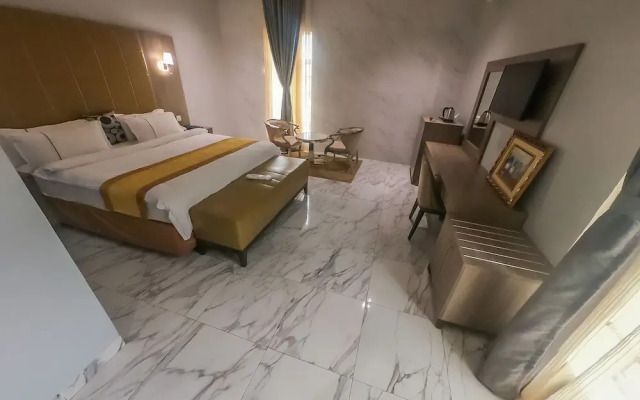 Maxbe Continental Hotel