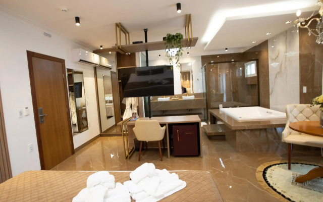 Ellus Hotel