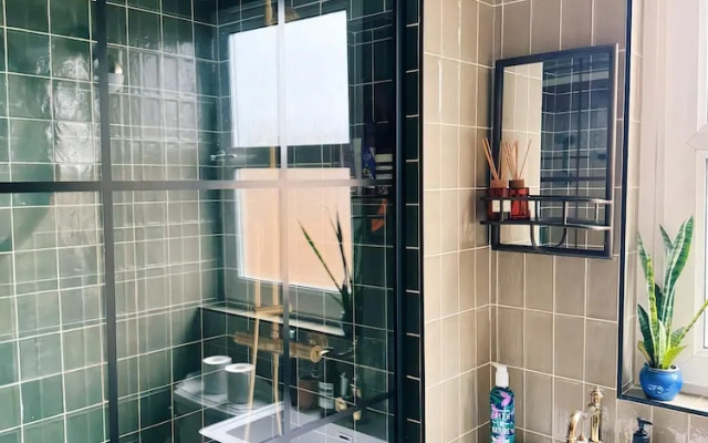 Peaceful & Unique Maisonette in Central London