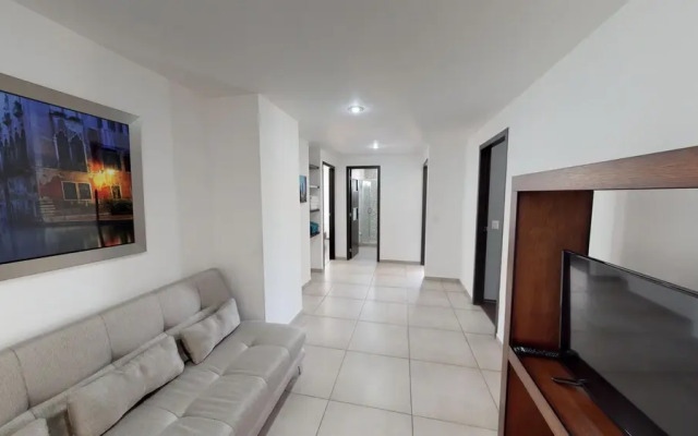 Comfortable and Trendy Apartment 2C