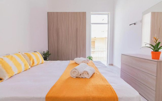 UNIQUE 2 Bedroom in AMAZING location NEAR the SEA