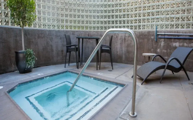 Global Luxury Suites At San Fernando