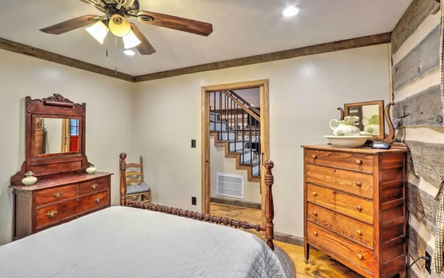 Cozy Creekside Mountain Escape w/ Hot Tub!