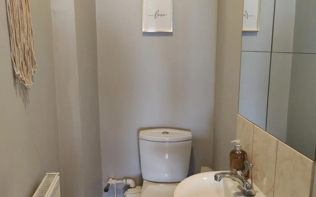 NEW Fabulous 2BD Maisonette Dunfermline, Fife
