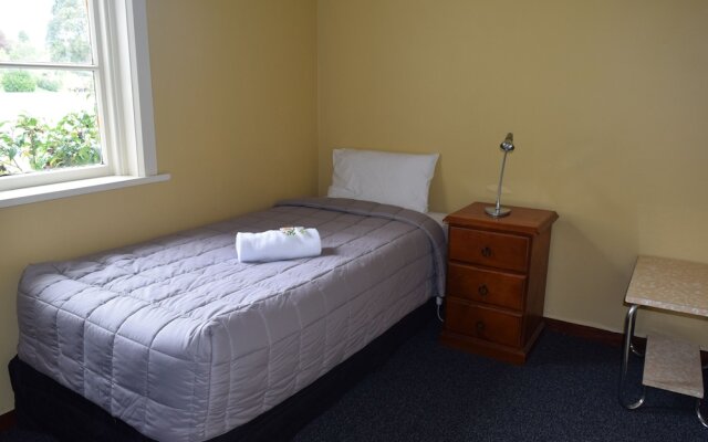 Garston Hotel and Cafe