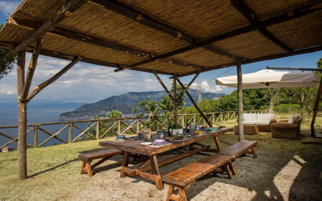 Villa Giulia amazing villa with pool, patio, bbq and sea views