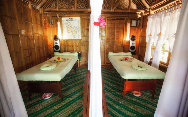 Pura Vida Beach & Dive Resort