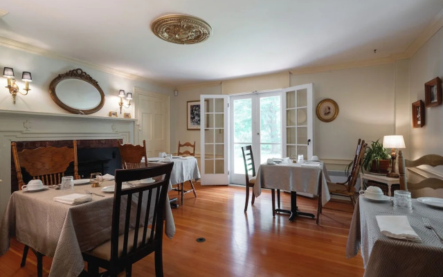 Lee Farm Inn