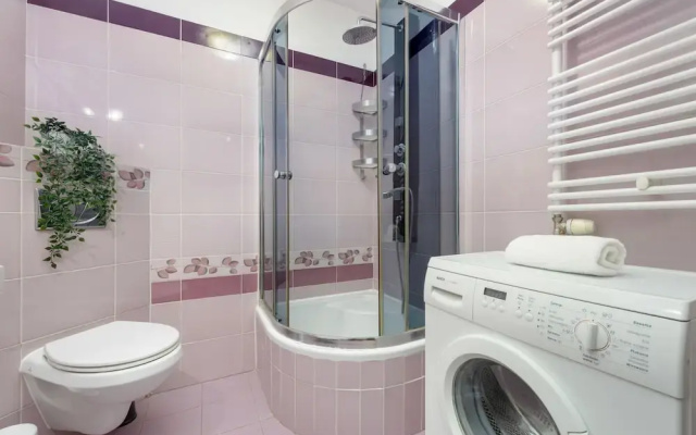 Bukowińska Apartment Warsaw by Renters